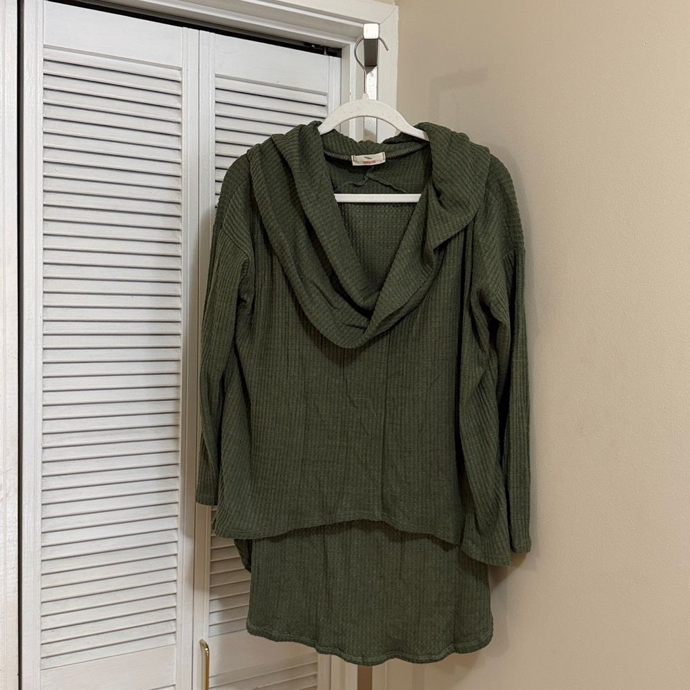 Hummingbird Olive Knit Sweater - Picture 3 of 7